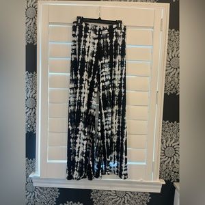 Veronica M Black with White/Blue pattern